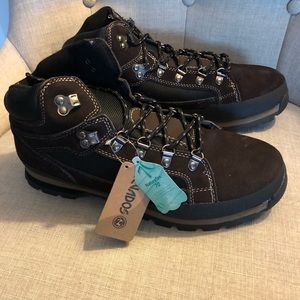 Nevados hiking boots